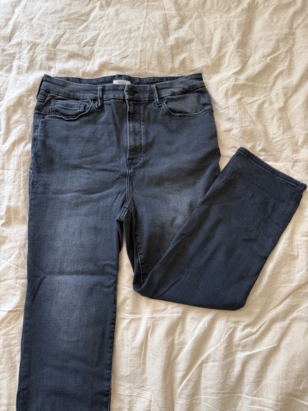 Good American Women's Straight Leg Jeans in Charcoal Gray